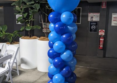 balloon column with topper in blue. state of origin balloons for Gambaros Brisbane