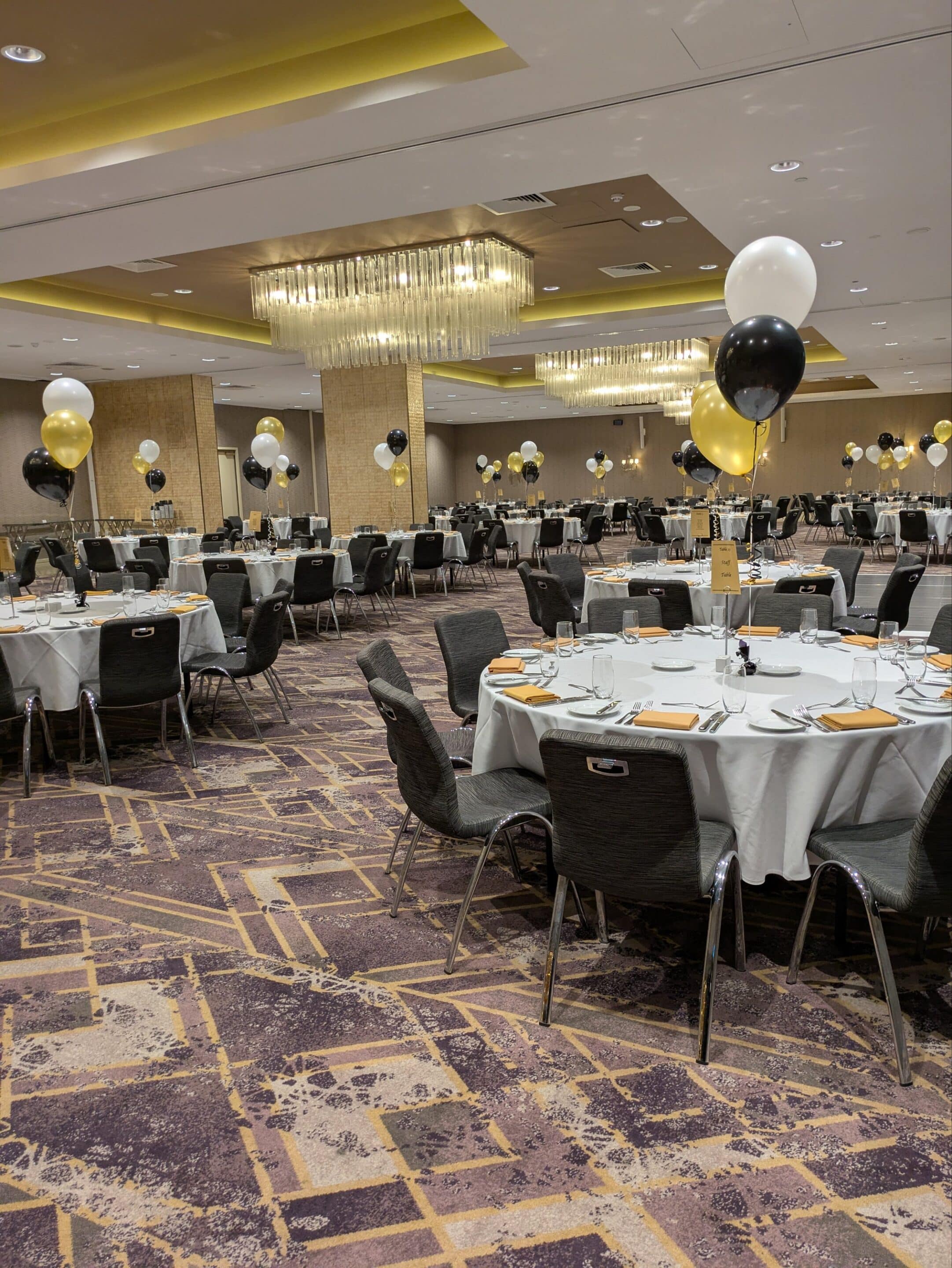 party ideas balloon centerpieces